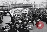 Immagine di British protesta affondamento del Lusitania Londra Inghilterra Regno Unito, 1915, secondo 18 filmato di repertorio 65675028067