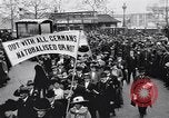 Immagine di British protesta affondamento del Lusitania Londra Inghilterra Regno Unito, 1915, secondo 22 filmato di repertorio 65675028067