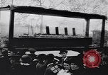 Immagine di British protesta affondamento del Lusitania Londra Inghilterra Regno Unito, 1915, secondo 25 filmato di repertorio 65675028067
