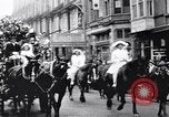 Standbild Frau auf Pferd Warenkorb Colwyn Bay Großbritannien, 1915, aus Sekunde 7 historischem Filmmaterial Videoclip 65675028068