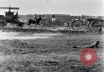 Standbild halten Artillerie Traktoren Frankreich, 1915, aus Sekunde 7 historischem Filmmaterial Videoclip 65675028069