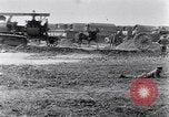 Standbild halten Artillerie Traktoren Frankreich, 1915, aus Sekunde 8 historischem Filmmaterial Videoclip 65675028069