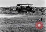 Standbild halten Artillerie Traktoren Frankreich, 1915, aus Sekunde 12 historischem Filmmaterial Videoclip 65675028069