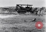 Standbild halten Artillerie Traktoren Frankreich, 1915, aus Sekunde 13 historischem Filmmaterial Videoclip 65675028069