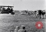 Standbild halten Artillerie Traktoren Frankreich, 1915, aus Sekunde 14 historischem Filmmaterial Videoclip 65675028069