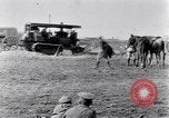 Standbild halten Artillerie Traktoren Frankreich, 1915, aus Sekunde 16 historischem Filmmaterial Videoclip 65675028069