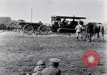 Standbild halten Artillerie Traktoren Frankreich, 1915, aus Sekunde 20 historischem Filmmaterial Videoclip 65675028069