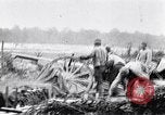 Standbild Batterie der Französischen 75 Feld Stückzahl Curlu Frankreich, 1915, aus Sekunde 10 historischem Filmmaterial Videoclip 65675028076