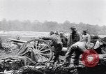 Standbild Batterie der Französischen 75 Feld Stückzahl Curlu Frankreich, 1915, aus Sekunde 12 historischem Filmmaterial Videoclip 65675028076