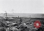 Standbild Batterie der Französischen 75 Feld Stückzahl Curlu Frankreich, 1915, aus Sekunde 14 historischem Filmmaterial Videoclip 65675028076