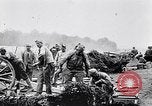 Standbild Batterie der Französischen 75 Feld Stückzahl Curlu Frankreich, 1915, aus Sekunde 33 historischem Filmmaterial Videoclip 65675028076