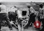 Standbild Batterie der Französischen 75 Feld Stückzahl Curlu Frankreich, 1915, aus Sekunde 44 historischem Filmmaterial Videoclip 65675028076