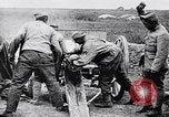 Standbild Batterie der Französischen 75 Feld Stückzahl Curlu Frankreich, 1915, aus Sekunde 52 historischem Filmmaterial Videoclip 65675028076