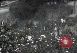 Standbild ägyptischen Publikum grüßt Saad Zaghlul Pascha aus dem Exil heimkehrenden Kairo Ägypten, 1921, aus Sekunde 1 historischem Filmmaterial Videoclip 65675028079