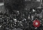 Standbild ägyptischen Publikum grüßt Saad Zaghlul Pascha aus dem Exil heimkehrenden Kairo Ägypten, 1921, aus Sekunde 4 historischem Filmmaterial Videoclip 65675028079
