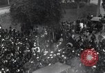 Standbild ägyptischen Publikum grüßt Saad Zaghlul Pascha aus dem Exil heimkehrenden Kairo Ägypten, 1921, aus Sekunde 10 historischem Filmmaterial Videoclip 65675028079
