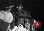 Immagine di Spose di guerra e i bambini Europa, 1919, secondo 18 filmato di repertorio 65675028081