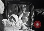Immagine di Spose di guerra e i bambini Europa, 1919, secondo 22 filmato di repertorio 65675028081