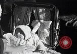 Immagine di Spose di guerra e i bambini Europa, 1919, secondo 24 filmato di repertorio 65675028081