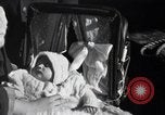 Immagine di Spose di guerra e i bambini Europa, 1919, secondo 27 filmato di repertorio 65675028081