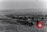Standbild britische Soldaten Frankreich, 1917, aus Sekunde 20 historischem Filmmaterial Videoclip 65675028103