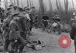 Standbild britische Soldaten Frankreich, 1917, aus Sekunde 56 historischem Filmmaterial Videoclip 65675028103