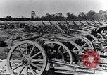 Standbild Deutsche Artillerie von den kanadischen Streitkräften gefangen genommen Western Front europäischen Theater, 1917, aus Sekunde 12 historischem Filmmaterial Videoclip 65675028105