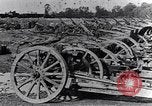Standbild Deutsche Artillerie von den kanadischen Streitkräften gefangen genommen Western Front europäischen Theater, 1917, aus Sekunde 15 historischem Filmmaterial Videoclip 65675028105