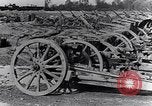Standbild Deutsche Artillerie von den kanadischen Streitkräften gefangen genommen Western Front europäischen Theater, 1917, aus Sekunde 16 historischem Filmmaterial Videoclip 65675028105