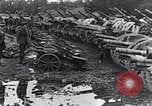 Standbild Deutsche Artillerie von den kanadischen Streitkräften gefangen genommen Western Front europäischen Theater, 1917, aus Sekunde 22 historischem Filmmaterial Videoclip 65675028105