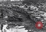 Standbild Deutsche Artillerie von den kanadischen Streitkräften gefangen genommen Western Front europäischen Theater, 1917, aus Sekunde 23 historischem Filmmaterial Videoclip 65675028105