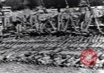 Standbild Deutsche Artillerie von den kanadischen Streitkräften gefangen genommen Western Front europäischen Theater, 1917, aus Sekunde 42 historischem Filmmaterial Videoclip 65675028105