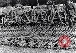 Standbild Deutsche Artillerie von den kanadischen Streitkräften gefangen genommen Western Front europäischen Theater, 1917, aus Sekunde 43 historischem Filmmaterial Videoclip 65675028105