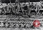 Standbild Deutsche Artillerie von den kanadischen Streitkräften gefangen genommen Western Front europäischen Theater, 1917, aus Sekunde 45 historischem Filmmaterial Videoclip 65675028105