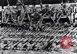 Standbild Deutsche Artillerie von den kanadischen Streitkräften gefangen genommen Western Front europäischen Theater, 1917, aus Sekunde 46 historischem Filmmaterial Videoclip 65675028105