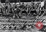 Standbild Deutsche Artillerie von den kanadischen Streitkräften gefangen genommen Western Front europäischen Theater, 1917, aus Sekunde 47 historischem Filmmaterial Videoclip 65675028105