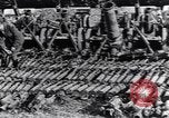 Standbild Deutsche Artillerie von den kanadischen Streitkräften gefangen genommen Western Front europäischen Theater, 1917, aus Sekunde 50 historischem Filmmaterial Videoclip 65675028105