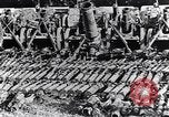 Standbild Deutsche Artillerie von den kanadischen Streitkräften gefangen genommen Western Front europäischen Theater, 1917, aus Sekunde 51 historischem Filmmaterial Videoclip 65675028105