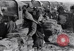 Standbild britische Soldaten Palästina Wüste, 1917, aus Sekunde 13 historischem Filmmaterial Videoclip 65675028109