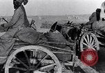 Standbild britische Soldaten Palästina Wüste, 1917, aus Sekunde 35 historischem Filmmaterial Videoclip 65675028109