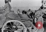 Standbild britische Soldaten Palästina Wüste, 1917, aus Sekunde 36 historischem Filmmaterial Videoclip 65675028109