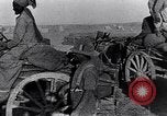 Standbild britische Soldaten Palästina Wüste, 1917, aus Sekunde 38 historischem Filmmaterial Videoclip 65675028109