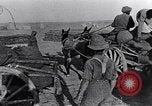 Standbild britische Soldaten Palästina Wüste, 1917, aus Sekunde 41 historischem Filmmaterial Videoclip 65675028109