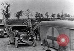 Image des ambulances de la Croix-Rouge l'Europe, 1918, de la seconde 17 séquences d'archives historiques vidéo 65675028115