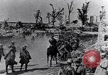 Image des ambulances de la Croix-Rouge l'Europe, 1918, de la seconde 24 séquences d'archives historiques vidéo 65675028115
