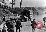 Image des ambulances de la Croix-Rouge l'Europe, 1918, de la seconde 48 séquences d'archives historiques vidéo 65675028115