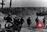 Image des ambulances de la Croix-Rouge l'Europe, 1918, de la seconde 51 séquences d'archives historiques vidéo 65675028115
