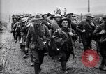 Image troupes britanniques et australiens France, 1916, de la seconde 11 séquences d'archives historiques vidéo 65675028120