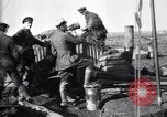 Standbild britischen bombardieren deutsche Leitung mit 8 Zoll Haubitzen Frankreich, 1916, aus Sekunde 39 historischem Filmmaterial Videoclip 65675028121
