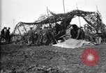 Standbild britischen bombardieren deutsche Leitung mit 8 Zoll Haubitzen Frankreich, 1916, aus Sekunde 42 historischem Filmmaterial Videoclip 65675028121